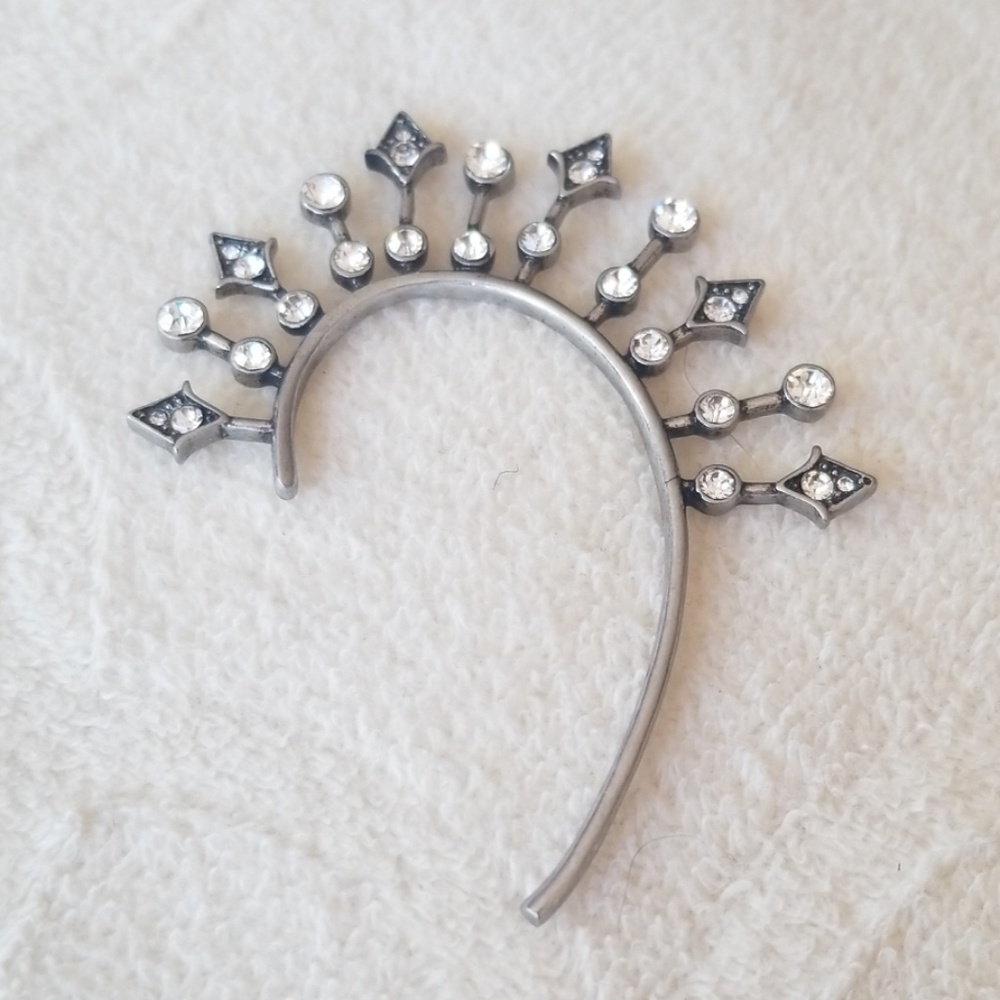 Metal Starburst Ear Cuff 🖤